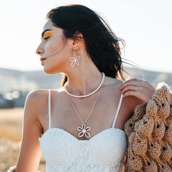 Lightweight Daisy Flower Jewelry Set - Ideal for Casual or Elegant Occasions - Picture 2 of 7